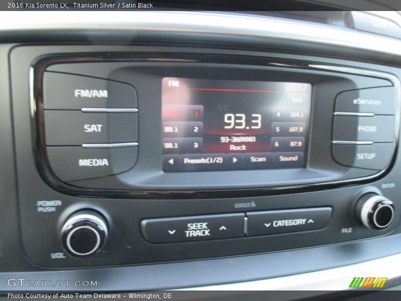 Titanium Silver / Satin Black 2016 Kia Sorento LX