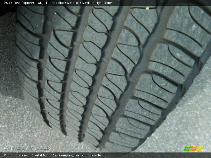 Tuxedo Black Metallic / Medium Light Stone 2013 Ford Explorer 4WD