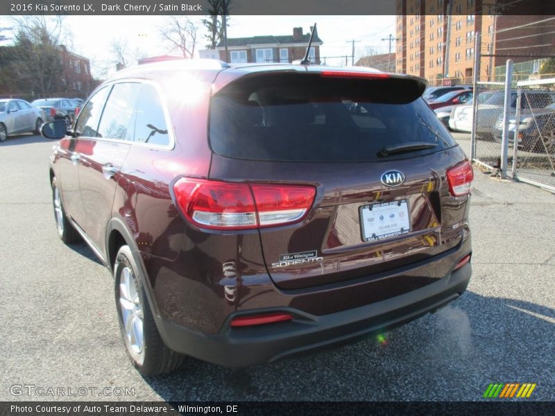 Dark Cherry / Satin Black 2016 Kia Sorento LX