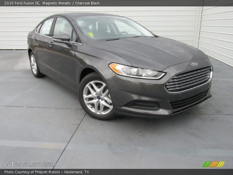 Magnetic Metallic / Charcoal Black 2016 Ford Fusion SE