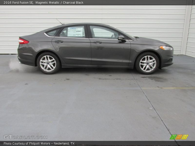 Magnetic Metallic / Charcoal Black 2016 Ford Fusion SE