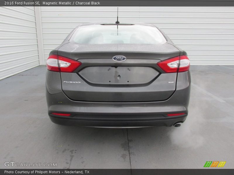 Magnetic Metallic / Charcoal Black 2016 Ford Fusion SE