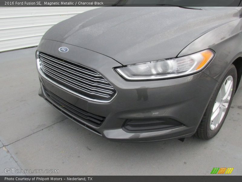 Magnetic Metallic / Charcoal Black 2016 Ford Fusion SE