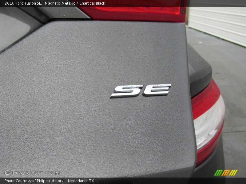 Magnetic Metallic / Charcoal Black 2016 Ford Fusion SE