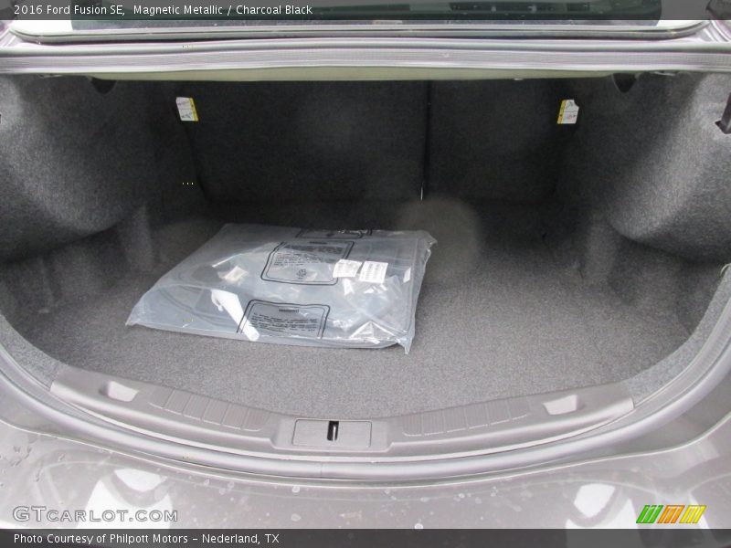 Magnetic Metallic / Charcoal Black 2016 Ford Fusion SE