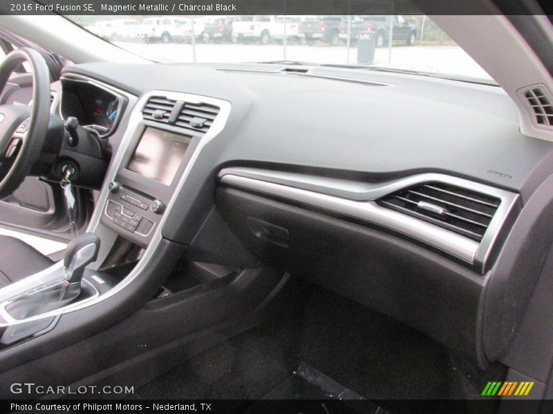 Magnetic Metallic / Charcoal Black 2016 Ford Fusion SE