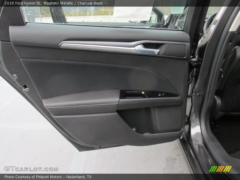 Magnetic Metallic / Charcoal Black 2016 Ford Fusion SE