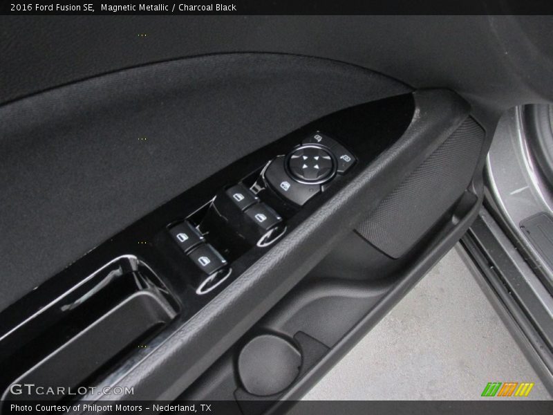 Magnetic Metallic / Charcoal Black 2016 Ford Fusion SE