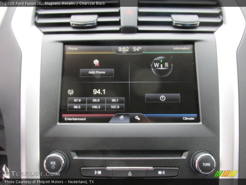 Magnetic Metallic / Charcoal Black 2016 Ford Fusion SE