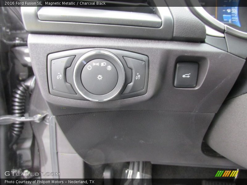 Magnetic Metallic / Charcoal Black 2016 Ford Fusion SE