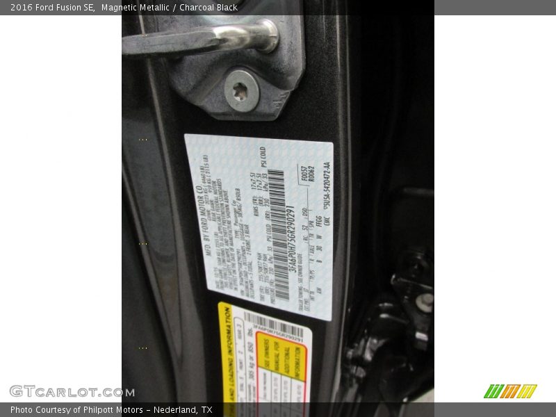 Magnetic Metallic / Charcoal Black 2016 Ford Fusion SE