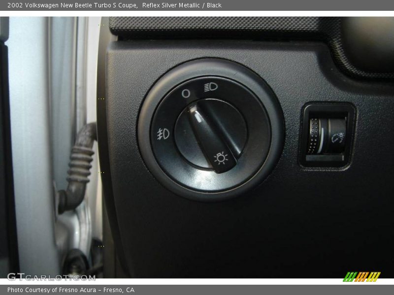 Reflex Silver Metallic / Black 2002 Volkswagen New Beetle Turbo S Coupe