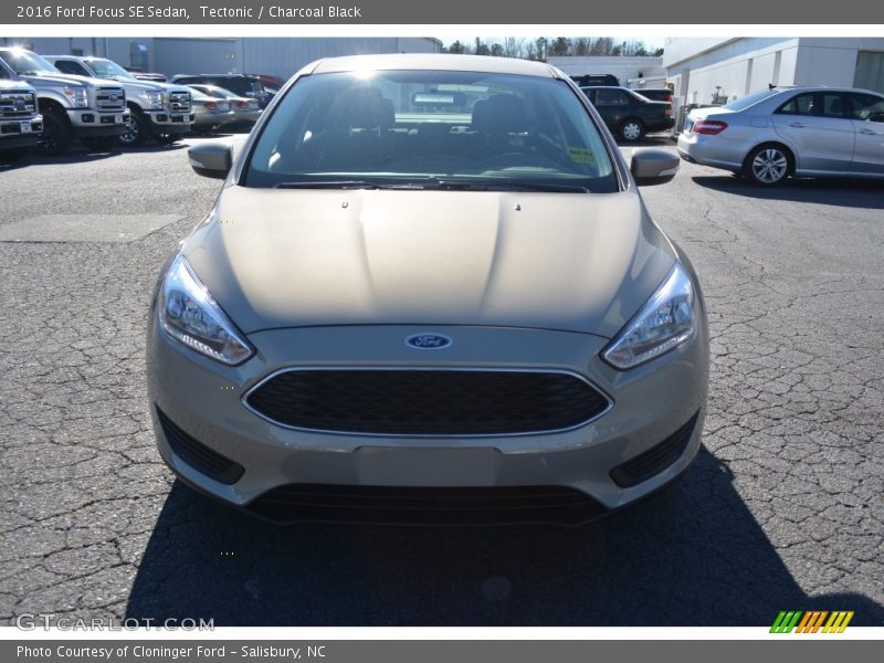 Tectonic / Charcoal Black 2016 Ford Focus SE Sedan