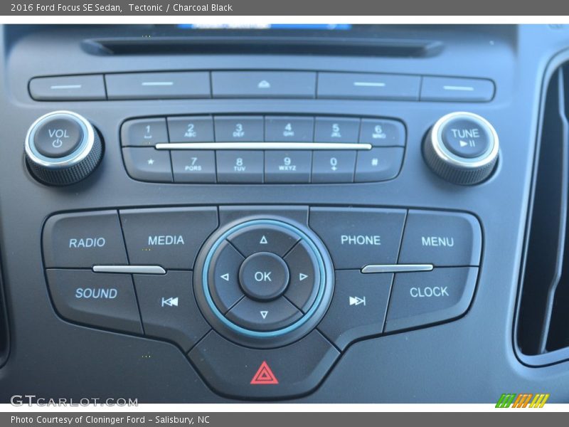 Tectonic / Charcoal Black 2016 Ford Focus SE Sedan