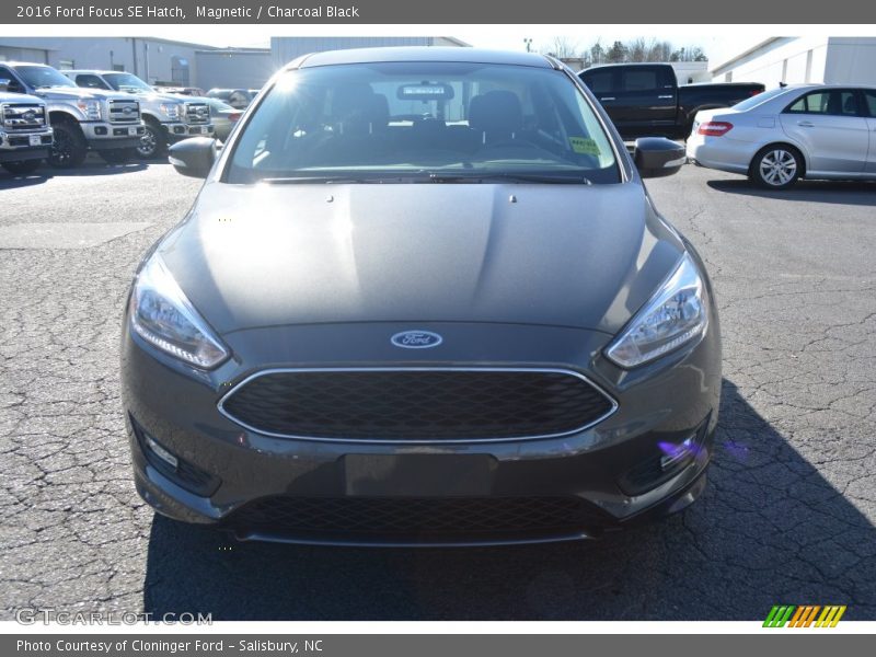 Magnetic / Charcoal Black 2016 Ford Focus SE Hatch