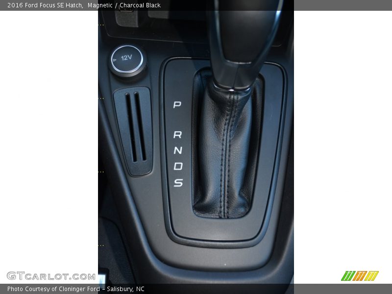 Magnetic / Charcoal Black 2016 Ford Focus SE Hatch