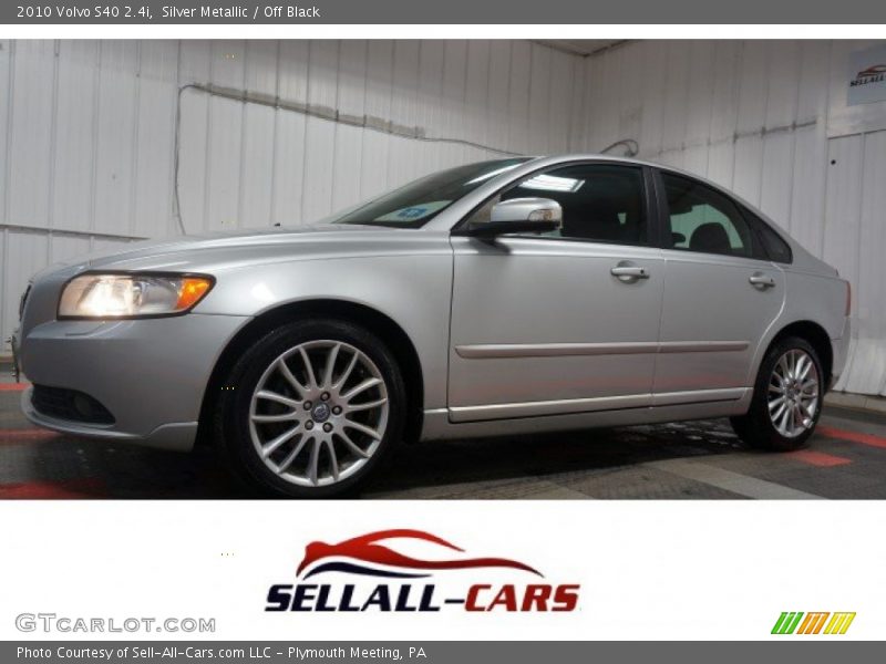 Silver Metallic / Off Black 2010 Volvo S40 2.4i