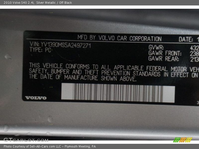 Silver Metallic / Off Black 2010 Volvo S40 2.4i