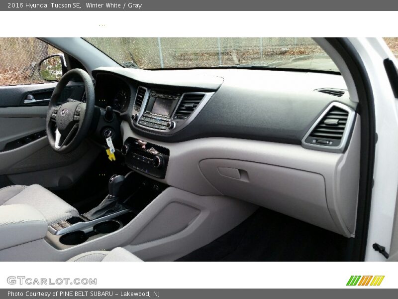 Winter White / Gray 2016 Hyundai Tucson SE