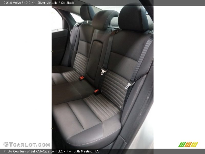 Silver Metallic / Off Black 2010 Volvo S40 2.4i