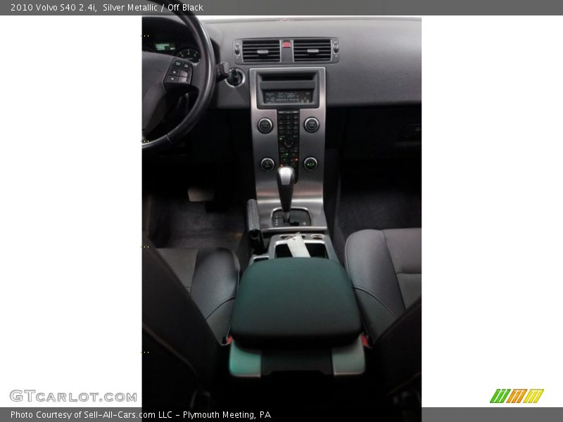 Silver Metallic / Off Black 2010 Volvo S40 2.4i