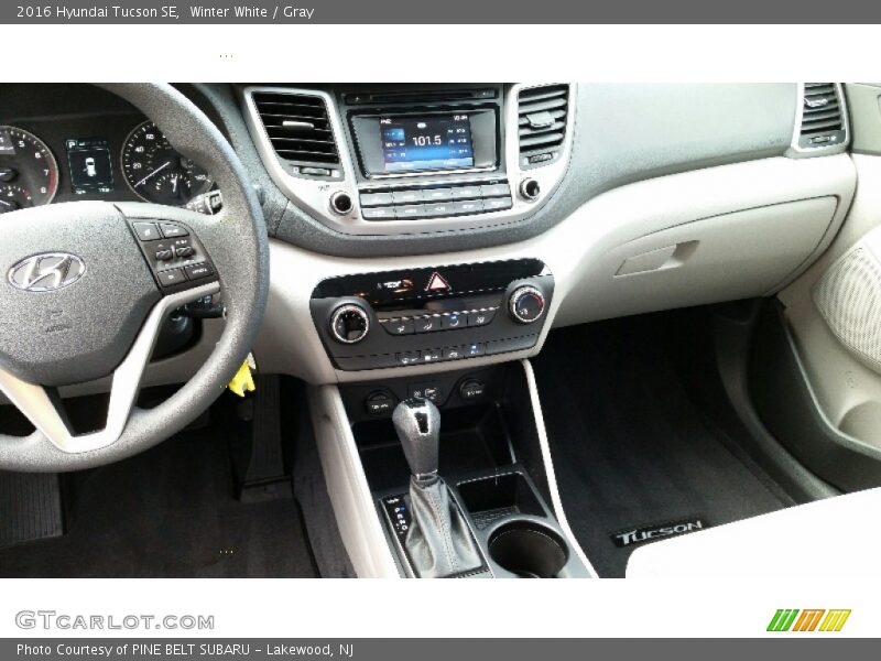 Winter White / Gray 2016 Hyundai Tucson SE