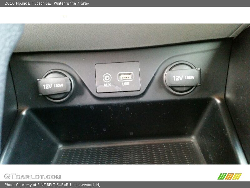Winter White / Gray 2016 Hyundai Tucson SE