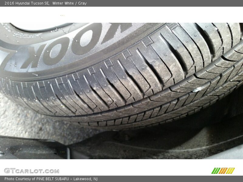 Winter White / Gray 2016 Hyundai Tucson SE