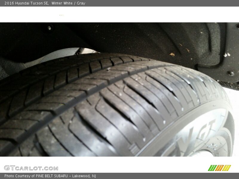 Winter White / Gray 2016 Hyundai Tucson SE