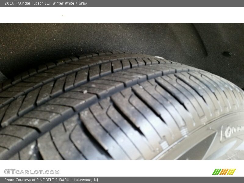 Winter White / Gray 2016 Hyundai Tucson SE