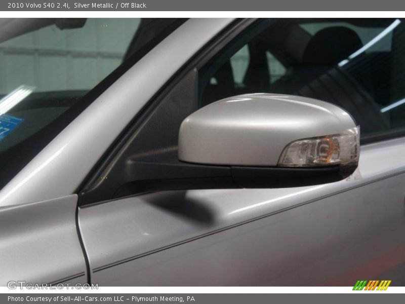 Silver Metallic / Off Black 2010 Volvo S40 2.4i