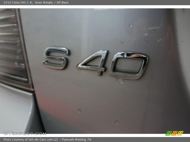 Silver Metallic / Off Black 2010 Volvo S40 2.4i