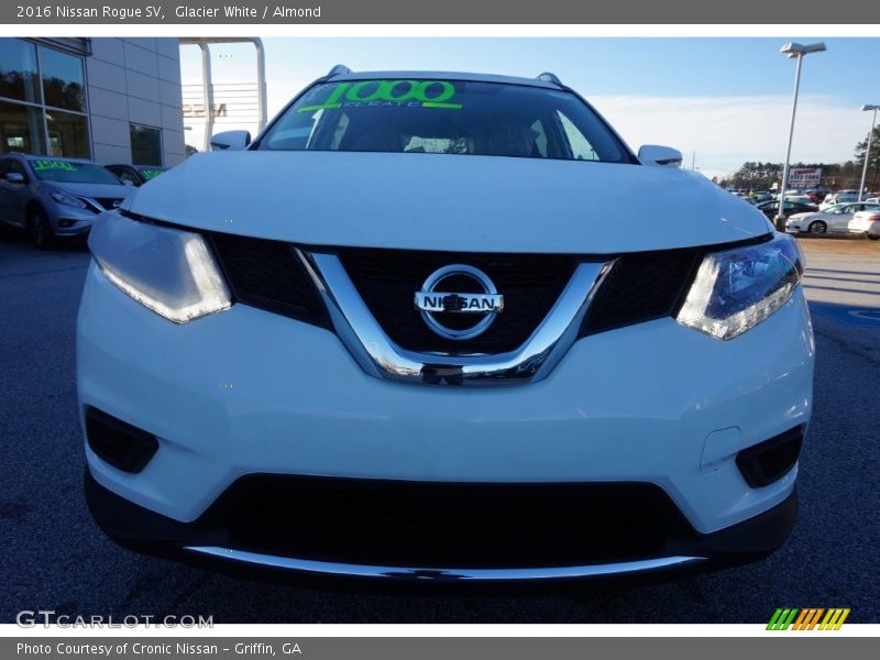 Glacier White / Almond 2016 Nissan Rogue SV
