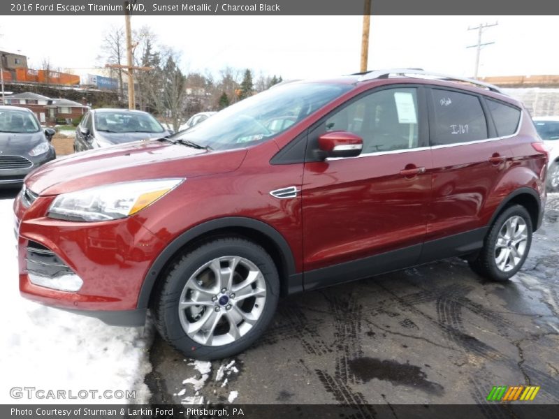 Front 3/4 View of 2016 Escape Titanium 4WD