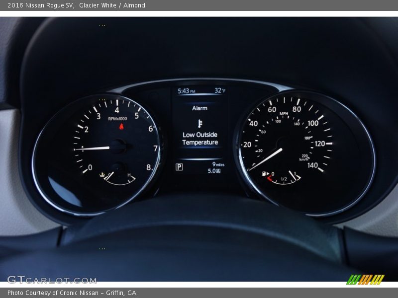 Glacier White / Almond 2016 Nissan Rogue SV