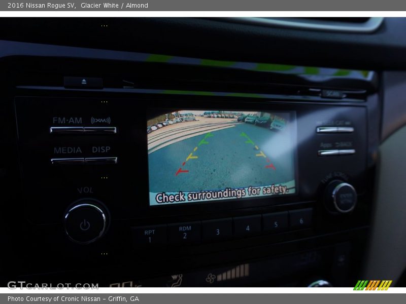 Glacier White / Almond 2016 Nissan Rogue SV