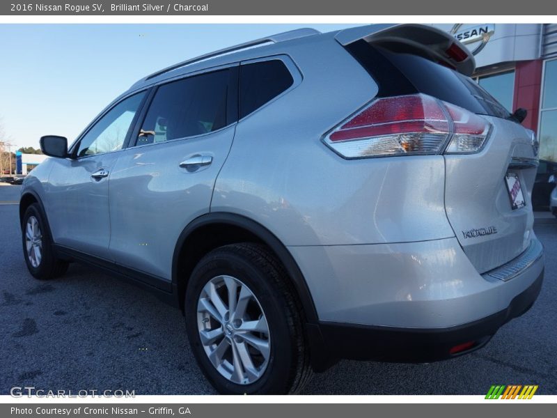 Brilliant Silver / Charcoal 2016 Nissan Rogue SV