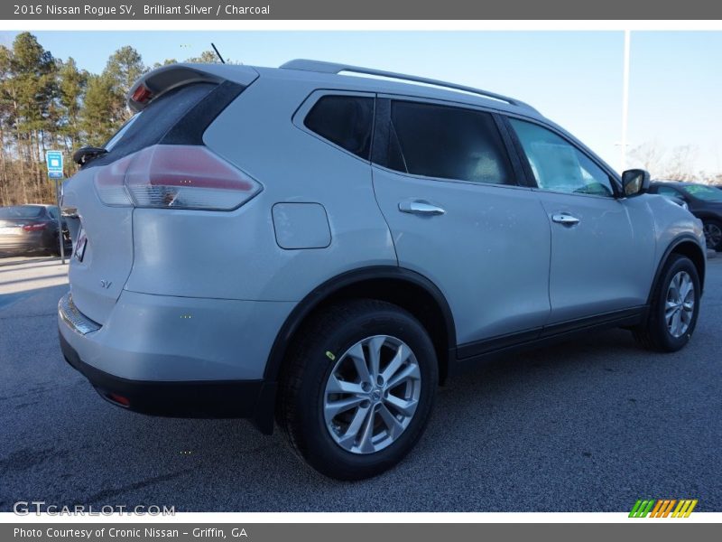 Brilliant Silver / Charcoal 2016 Nissan Rogue SV