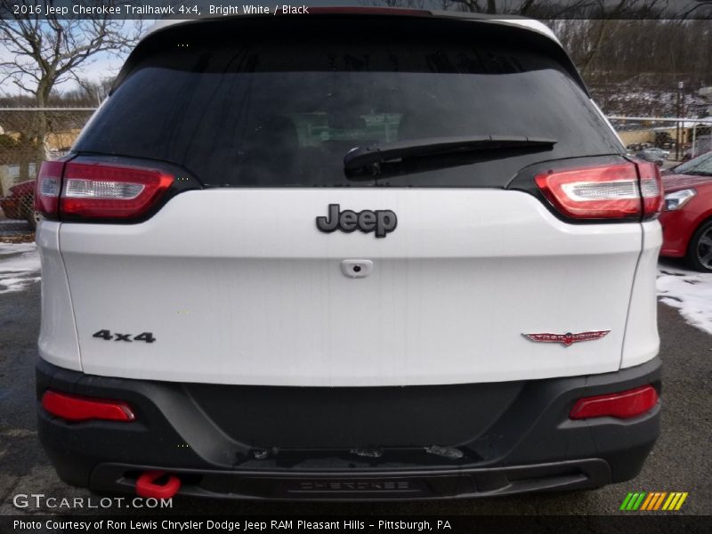 Bright White / Black 2016 Jeep Cherokee Trailhawk 4x4