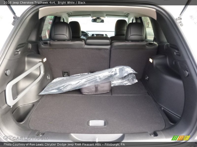 Bright White / Black 2016 Jeep Cherokee Trailhawk 4x4