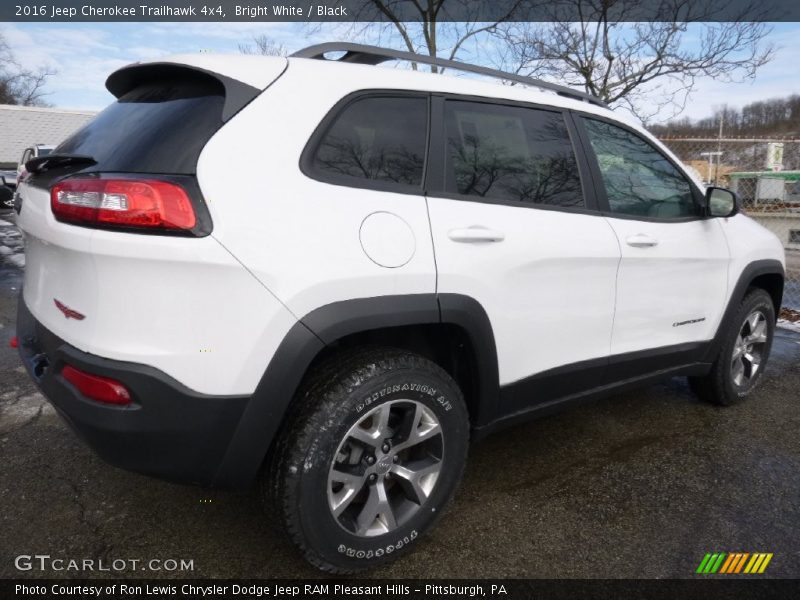 Bright White / Black 2016 Jeep Cherokee Trailhawk 4x4