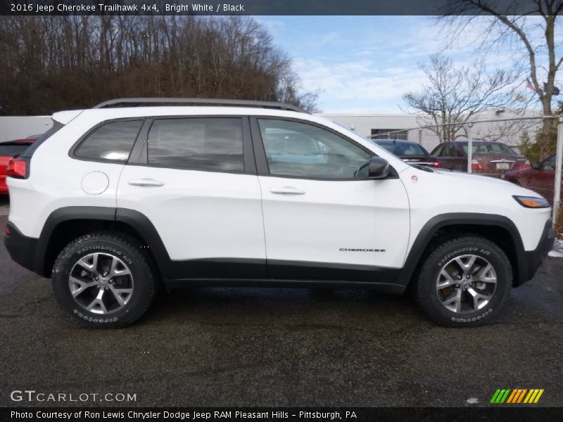 Bright White / Black 2016 Jeep Cherokee Trailhawk 4x4