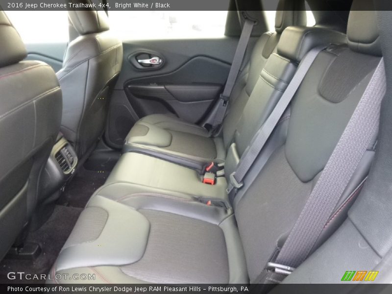 Bright White / Black 2016 Jeep Cherokee Trailhawk 4x4