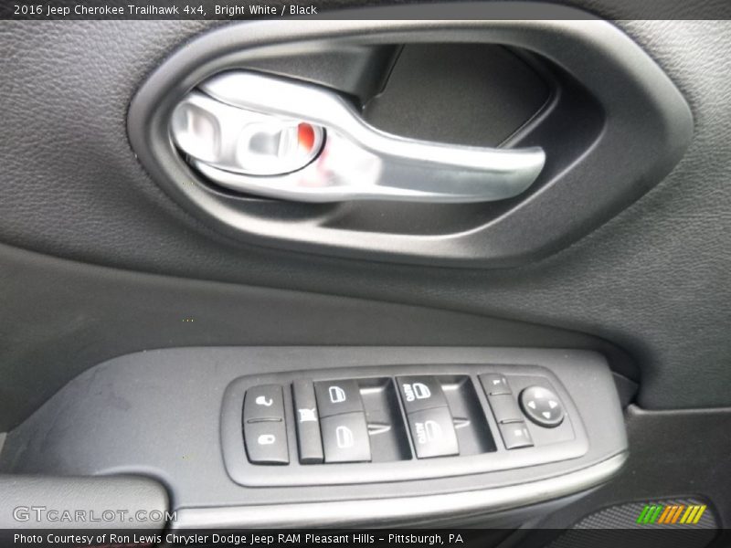 Bright White / Black 2016 Jeep Cherokee Trailhawk 4x4