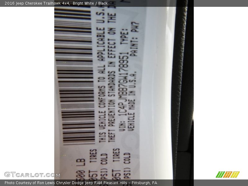 Bright White / Black 2016 Jeep Cherokee Trailhawk 4x4