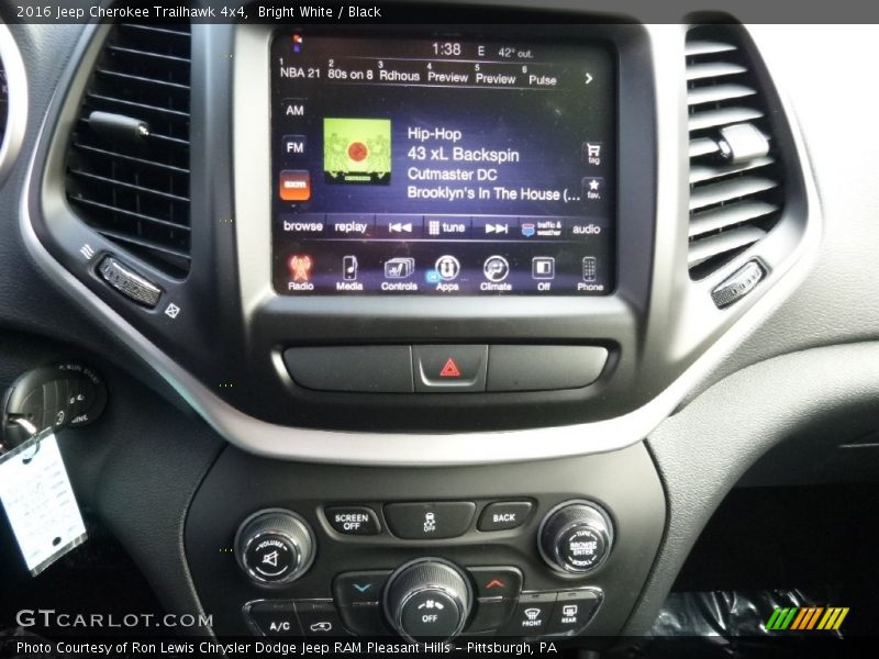 Bright White / Black 2016 Jeep Cherokee Trailhawk 4x4