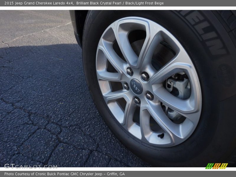 Brilliant Black Crystal Pearl / Black/Light Frost Beige 2015 Jeep Grand Cherokee Laredo 4x4