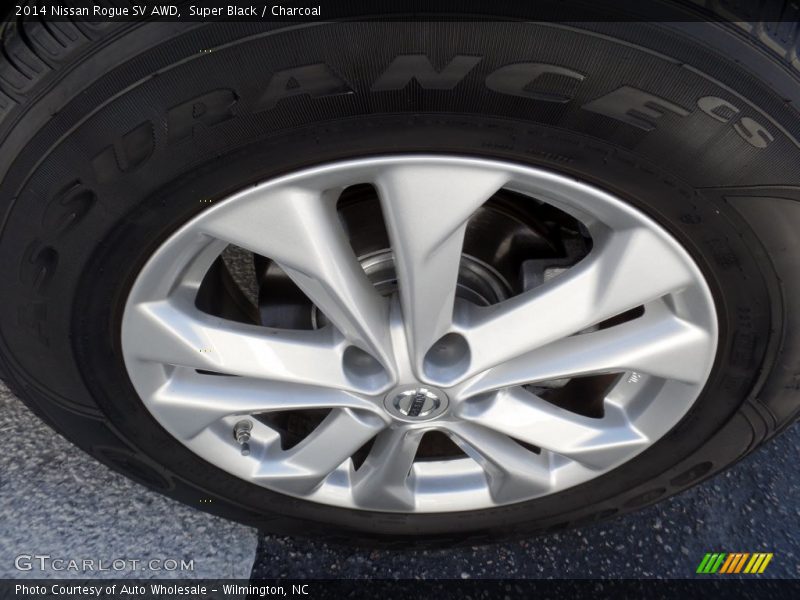 Super Black / Charcoal 2014 Nissan Rogue SV AWD