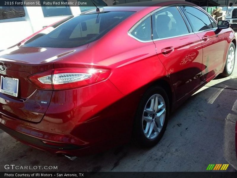 Ruby Red Metallic / Dune 2016 Ford Fusion SE