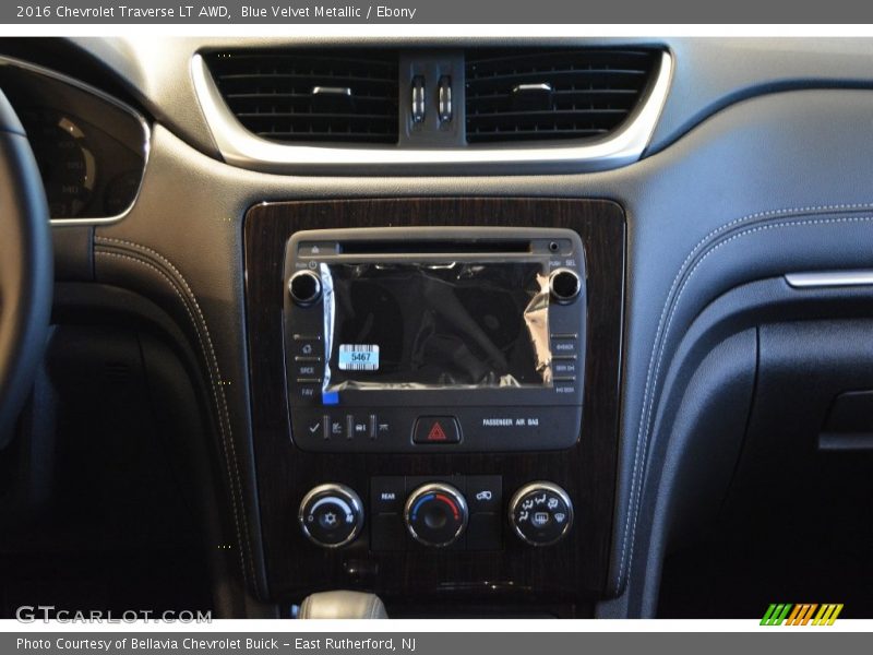 Blue Velvet Metallic / Ebony 2016 Chevrolet Traverse LT AWD